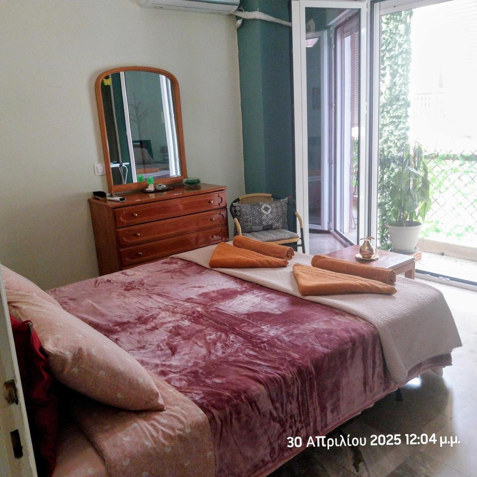 Cozy & Bright Home 50M From Subway -Agios Antonios Athen Eksteriør billede